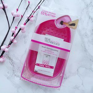 Real Techniques- Brush Cleansing Palette